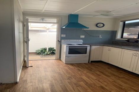 Photo of property in 20 Sullivan Avenue, Mangere Bridge, Auckland, 2022