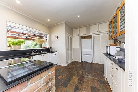 Photo of property in 7 Taupaki Road, Taupaki, Henderson, 0782