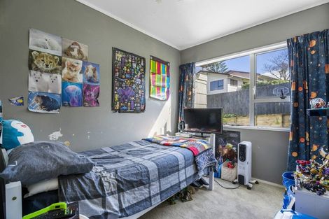Photo of property in 2/19 Simon Ellice Drive, Bayview, Auckland, 0629