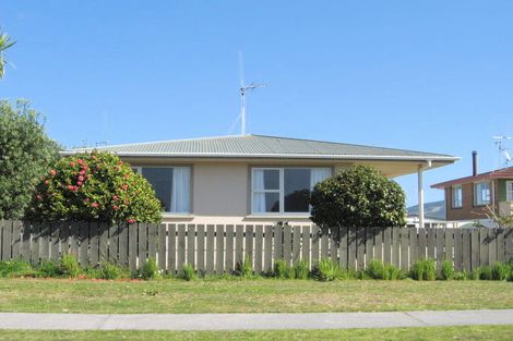 Photo of property in 37 Percy Road, Papamoa Beach, Papamoa, 3118