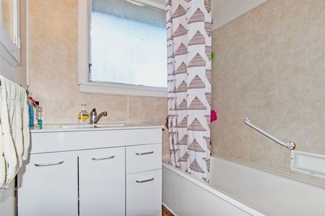 Photo of property in 2/124 Brookside Terrace, Bryndwr, Christchurch, 8053