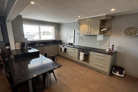 Photo of property in 4/8 Lee Road, Taradale, Napier, 4112