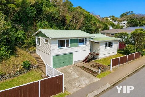 Photo of property in 24 Batchelor Street, Newlands, Wellington, 6037