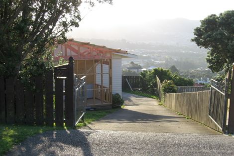 Photo of property in 27 Carluke Street, Paparangi, Wellington, 6037