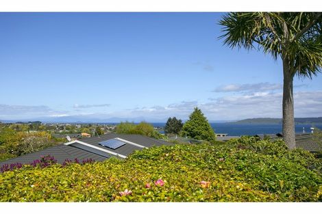 Photo of property in 2/77 Harvey Street, Waipahihi, Taupo, 3330