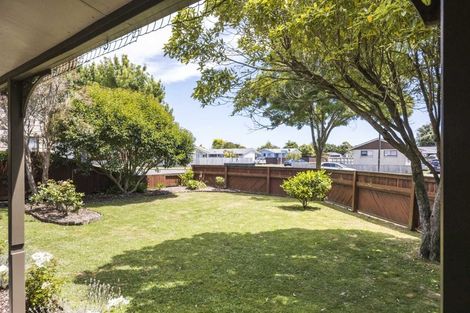 Photo of property in 2 Chatsworth Place, Highbury, Palmerston North, 4412