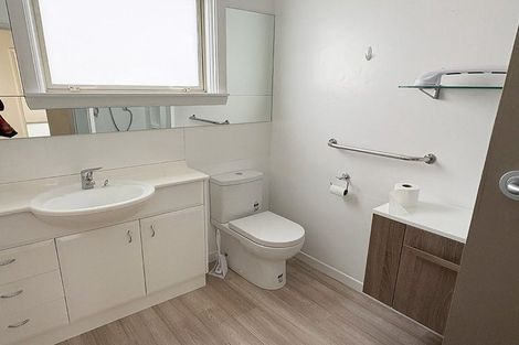 Photo of property in 102 Wairakei Road, Bryndwr, Christchurch, 8052