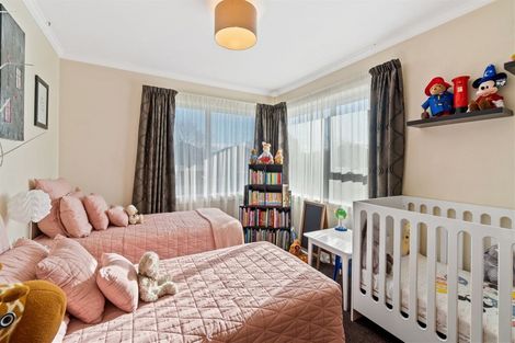 Photo of property in 21 Clipper Place, Redwood, Christchurch, 8051