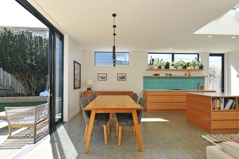 Photo of property in 12 Helen Street, Brooklyn, Wellington, 6021