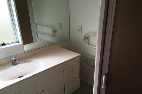 Photo of property in 89 Totaravale Drive, Totara Vale, Auckland, 0629