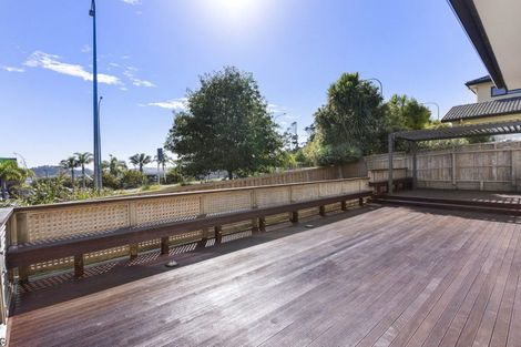 Photo of property in 30 Scarlet Oak Drive, Schnapper Rock, Auckland, 0632