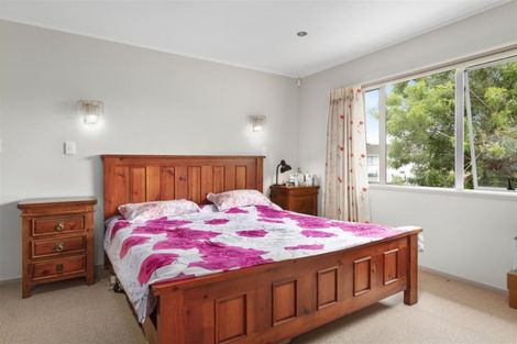 Photo of property in 22 Glennandrew Drive, Half Moon Bay, Auckland, 2012