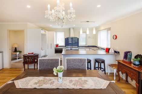 Photo of property in 14 Atlantic Drive, Fitzherbert, Palmerston North, 4410