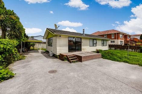 Photo of property in 2 Harrington Road, Henderson, Auckland, 0610