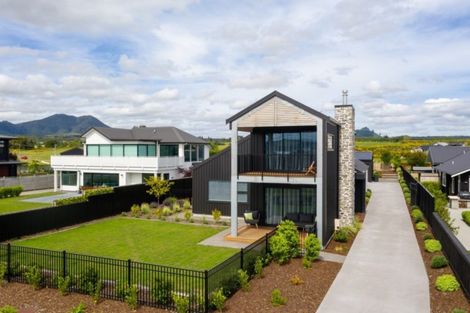 Photo of property in 18 Pukenamu Road, Rainbow Point, Taupo, 3330