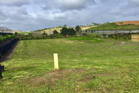 Photo of property in 8 Syd Grant Crescent, Orewa, 0931