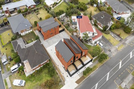 Photo of property in 121a Reeves Road, Pakuranga Heights, Auckland, 2010