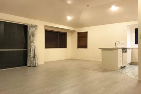 Photo of property in 2/51 Archers Road, Hillcrest, Auckland, 0629