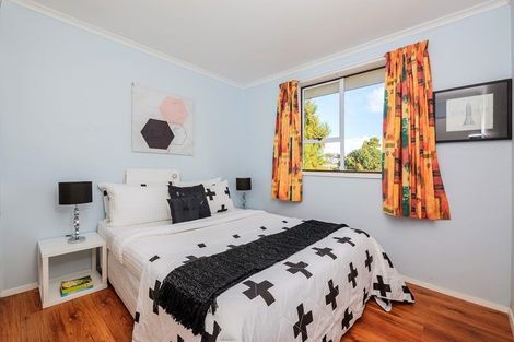 Photo of property in 10/26a Sunnynook Road, Sunnynook, Auckland, 0620