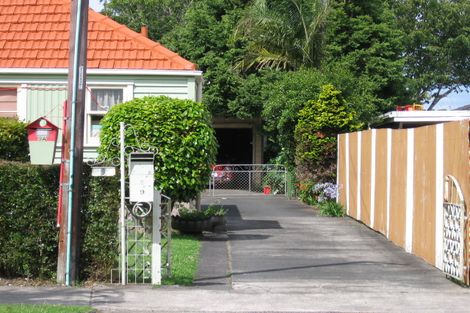 Photo of property in 9 Wairau Avenue, Avondale, Auckland, 1026