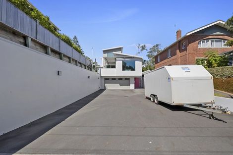 Photo of property in 10 Pendarves Street, New Plymouth, 4310