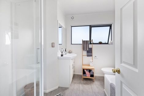 Photo of property in 13 Chastudon Place, Tawa, Wellington, 5028