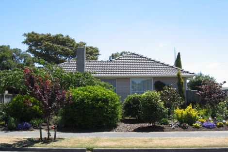 Photo of property in 4 Elder Place, Parklands, Christchurch, 8083