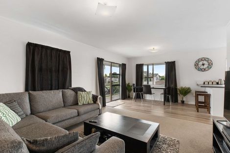 Photo of property in 24a Edgewater Parade, Waiuku, 2123