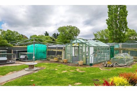 Photo of property in 92 Timaru Road, Waimate, 7924