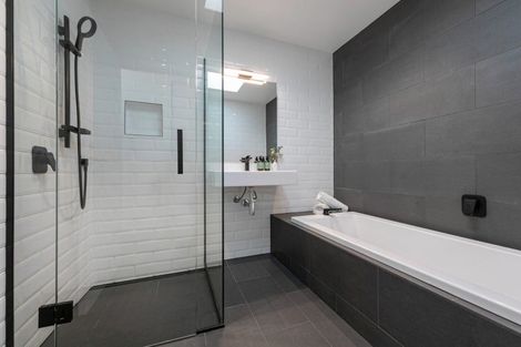 Photo of property in 20 Makomako Road, Wanaka, 9305