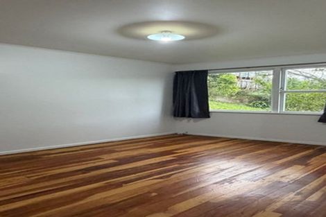 Photo of property in 147 Ruskin Road, Newlands, Wellington, 6037