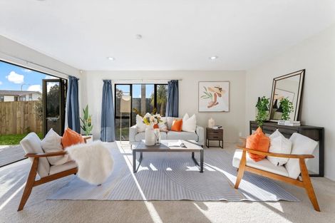 Photo of property in 2/3 Domain Road, Glenfield, Auckland, 0629