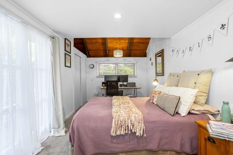 Photo of property in 8 Eucalyptus Place, Beach Haven, Auckland, 0626