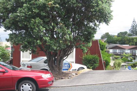 Photo of property in 2/12 Colin Wild Place, Glenfield, Auckland, 0629