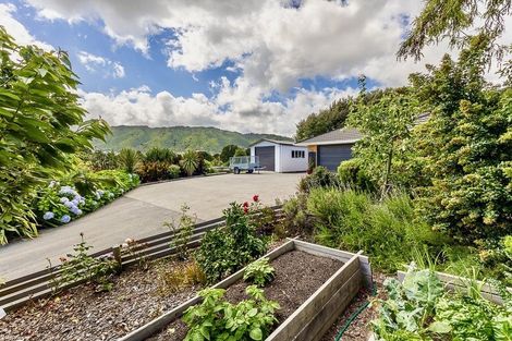 Photo of property in 23 Jacks Bush Road, Waikanae, 5391