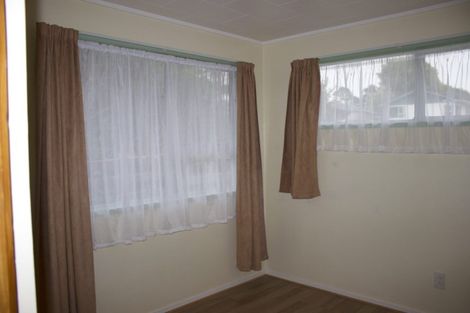 Photo of property in 27 Pipitea Place, Massey, Auckland, 0614