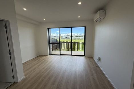 Photo of property in 9/17 Barneys Farm Road, Clendon Park, Auckland, 2103