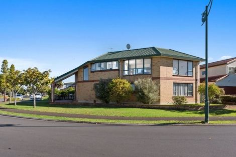 Photo of property in 8 Vinograd Drive, Te Atatu Peninsula, Auckland, 0610