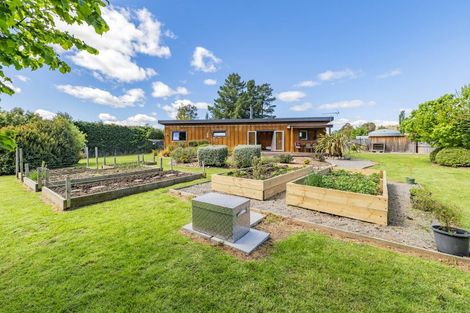 Photo of property in 5 Cross Street, Coalgate, 7673