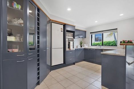 Photo of property in 9 Canonbie Place, East Tamaki Heights, Auckland, 2016