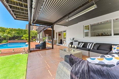 Photo of property in 29 Knights Road, Rothesay Bay, Auckland, 0630