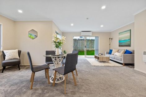 Photo of property in 20 Quincey Place, Massey, Auckland, 0614
