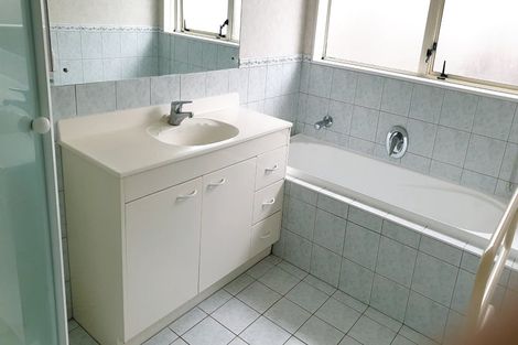 Photo of property in 104 Bob Charles Drive, Golflands, Auckland, 2013