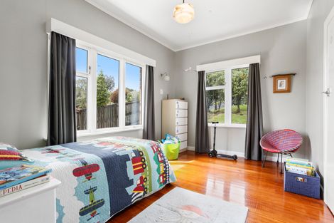 Photo of property in 32 Evans Road, Glen Eden, Auckland, 0602