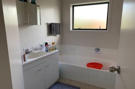 Photo of property in 1/25 Fields Parade, Oteha, Auckland, 0632