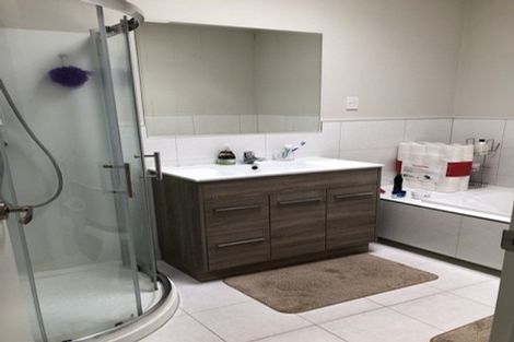 Photo of property in 18 Hakawai Avenue, Takanini, 2112