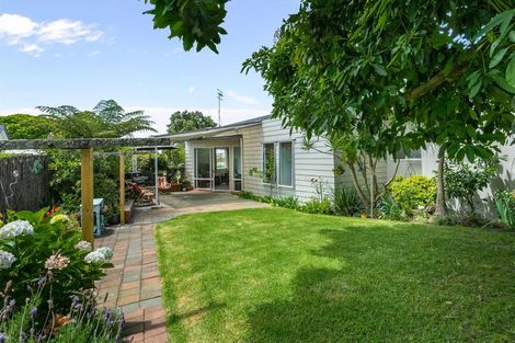Photo of property in 11 Fathom Place, Te Atatu Peninsula, Auckland, 0610