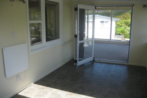 Photo of property in 18 Holly Grove, Maungaraki, Lower Hutt, 5010