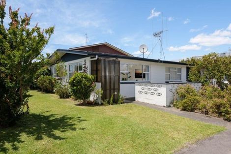 Photo of property in 2/92 Ngatai Road, Otumoetai, Tauranga, 3110