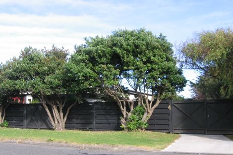 Photo of property in 4 Te Moana Road, Waikanae Beach, Waikanae, 5036